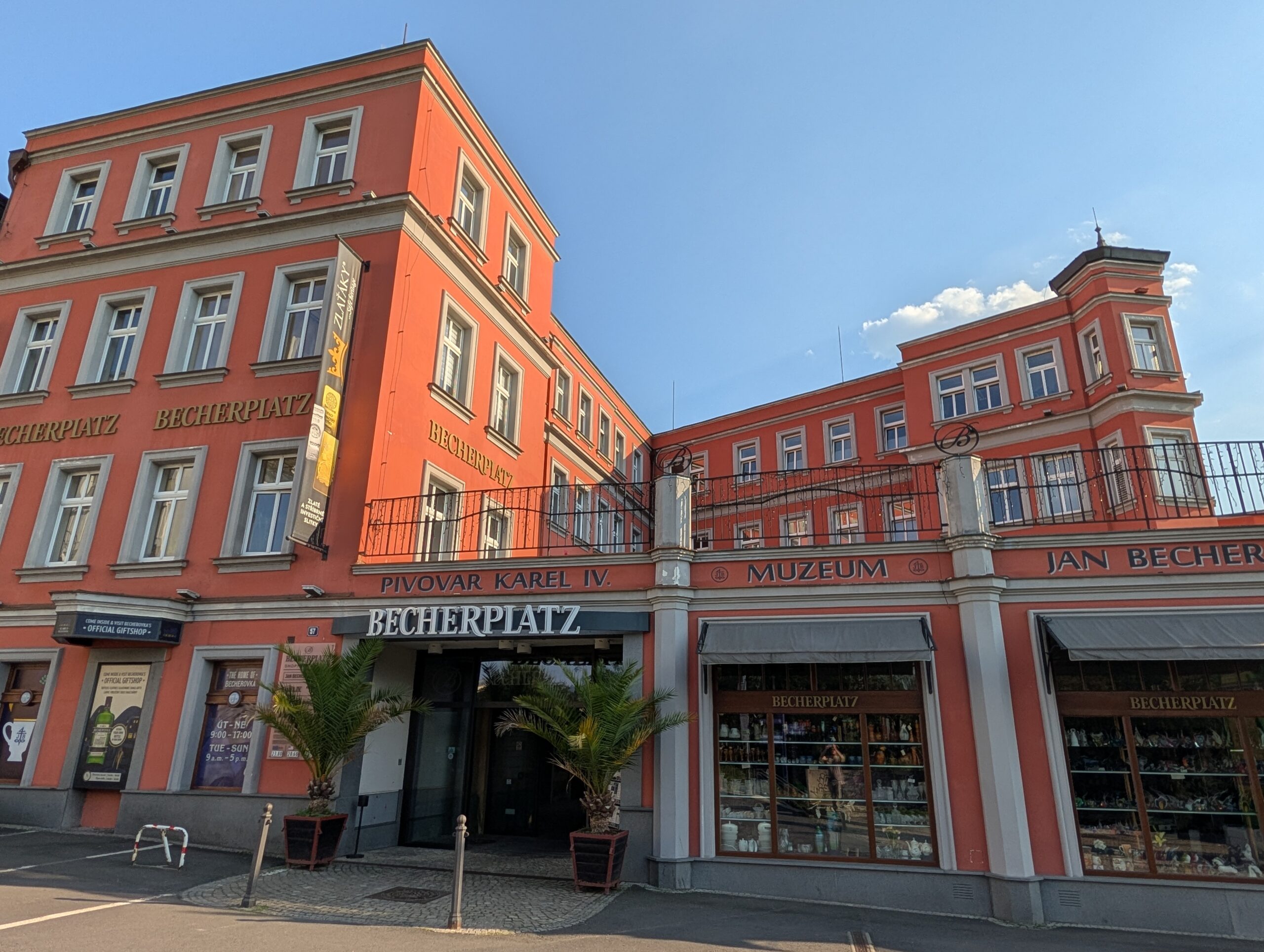 Historisches Jan Becher Museum (Jan Becher Muzeum) am Becherplatz in Karlsbad.